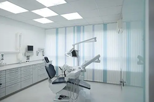 cortinas verticales para clinica verticales blancas